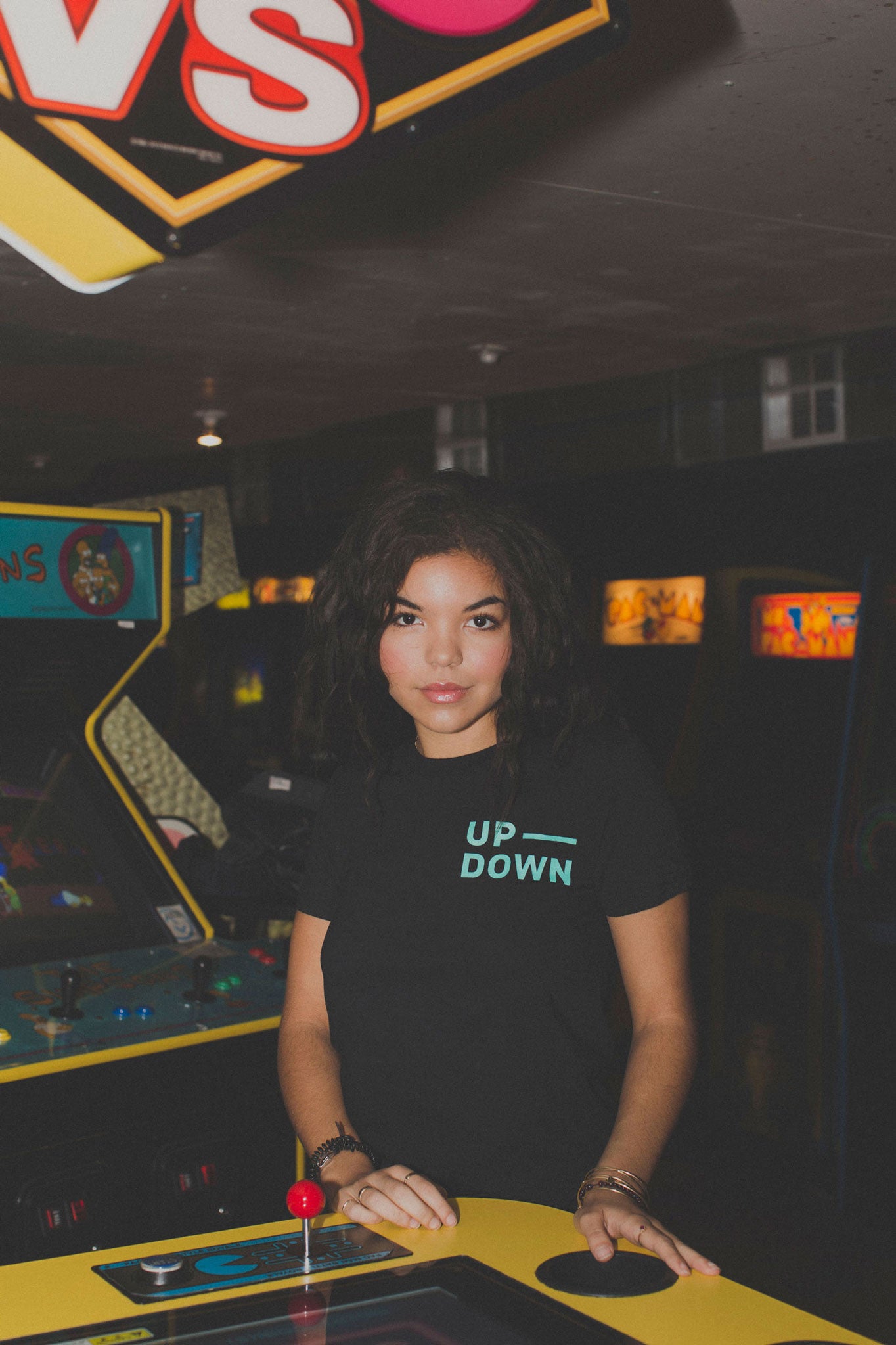 updown arcade bar logo tee in black 